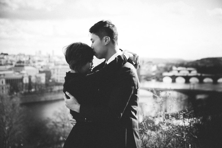 Park prewedding in Prague
